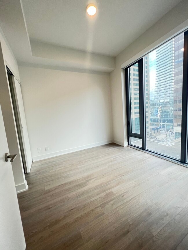 Photo - 3904-8 Cumberland St Toronto ON M4W 0B6 Unit 3904