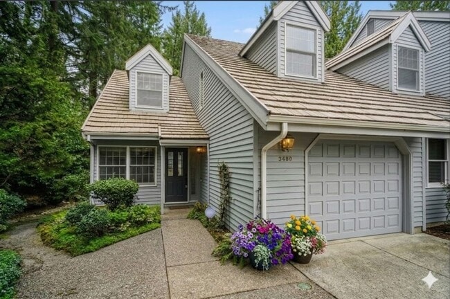 Building Photo - Amazing Attached Home in Lake Oswego is a Must See!