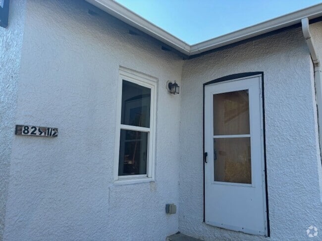 Building Photo - Backhouse with Private Yard