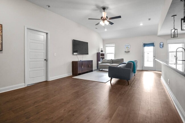 Photo - Pet Friendly Three Bedroom!