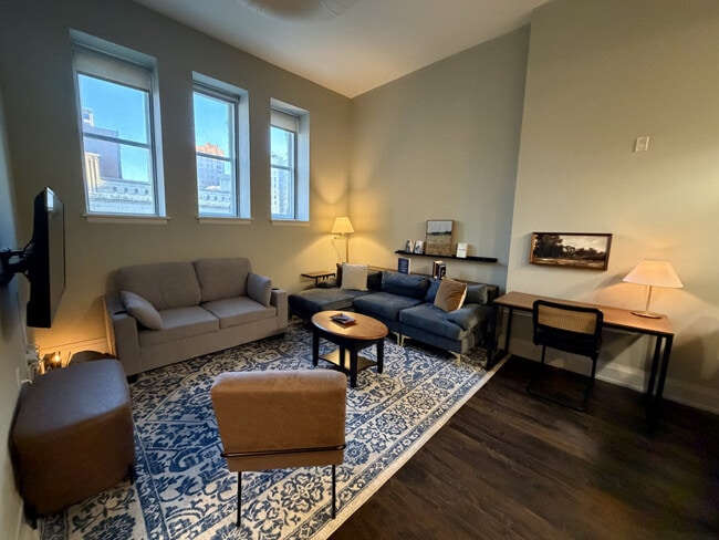 Photo - 225 E Michigan St Unidad ID1379053P