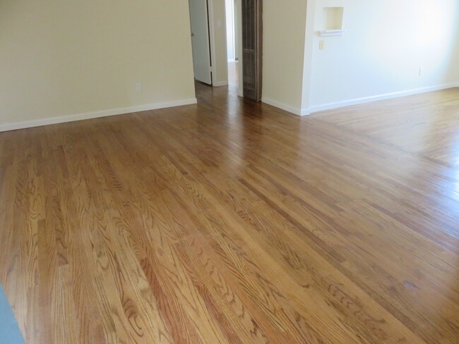 Photo - Village Court Apartments