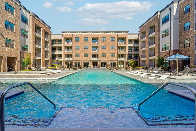 Building Photo - Davy