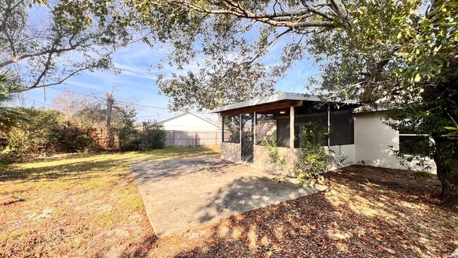 Photo - Charming 2 Bedroom, 1 Bathroom Home in Deltona!!