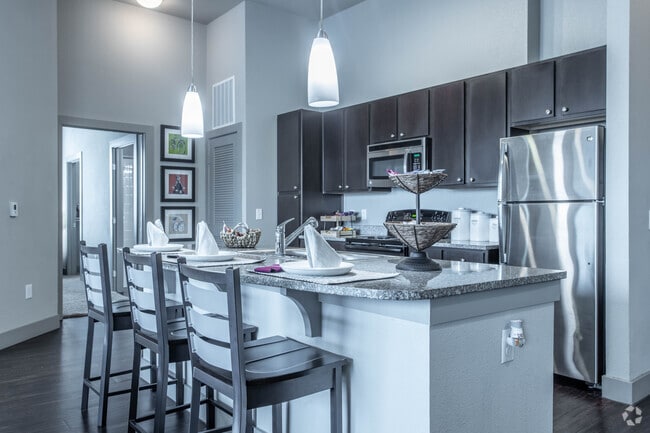 4 BR, 4 BA - 1378 SF - Domain Northgate
