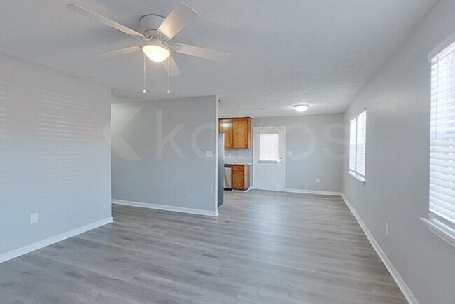Photo - 250 Deer Pkwy