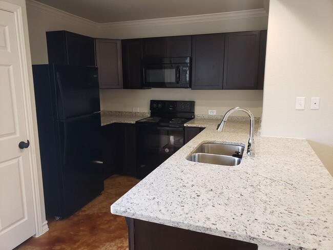 Building Photo - Town home for rent