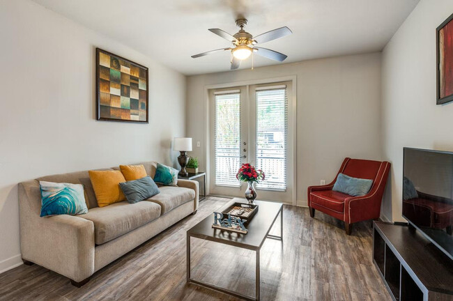 Building Photo - 2627 Live Oak St Rental