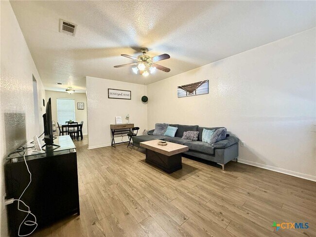 Photo - 1008 Circle M Dr Unit A