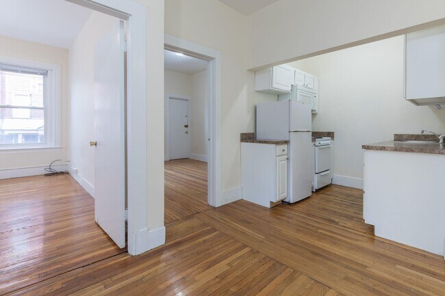 Building Photo - 863 Massachusetts Ave Unit 56