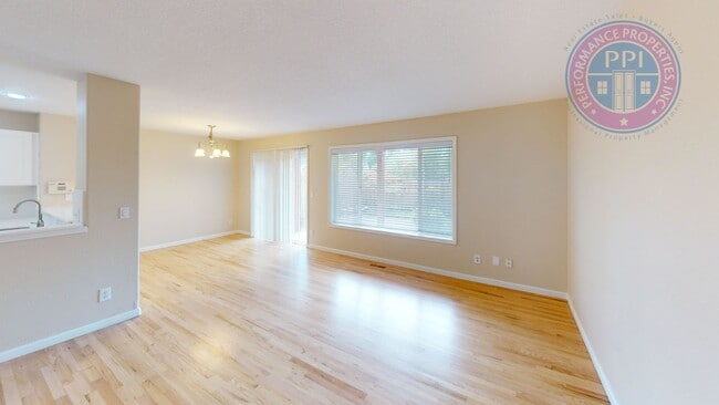 Photo - BETHANY - Kaiser Woods / Beautiful Updates...