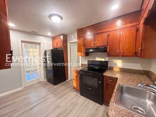 Photo - 386 Lindsey Dr SE
