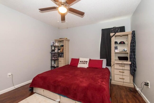 Photo - 122 Briarwood Dr