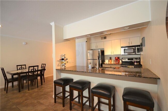 Photo - 1818 S Lakeshore Blvd Unit 2
