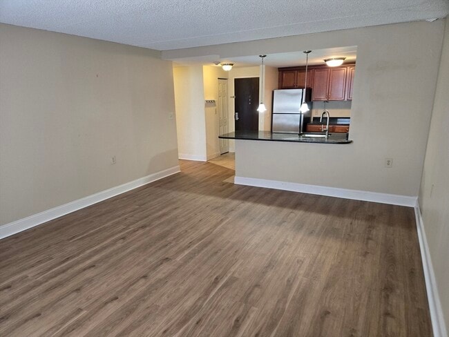 Photo - 20-30-30 Daniels St Unit 607