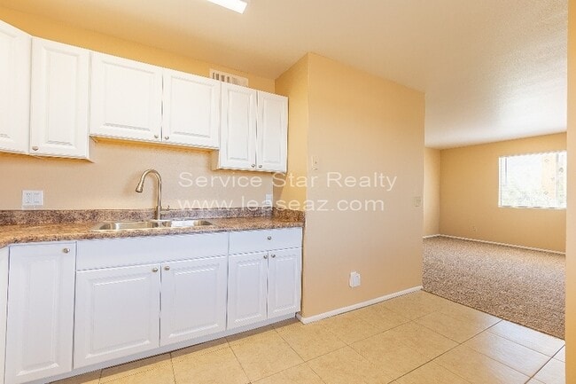 Photo - 735 E Hazel Dr Unit Apt 4