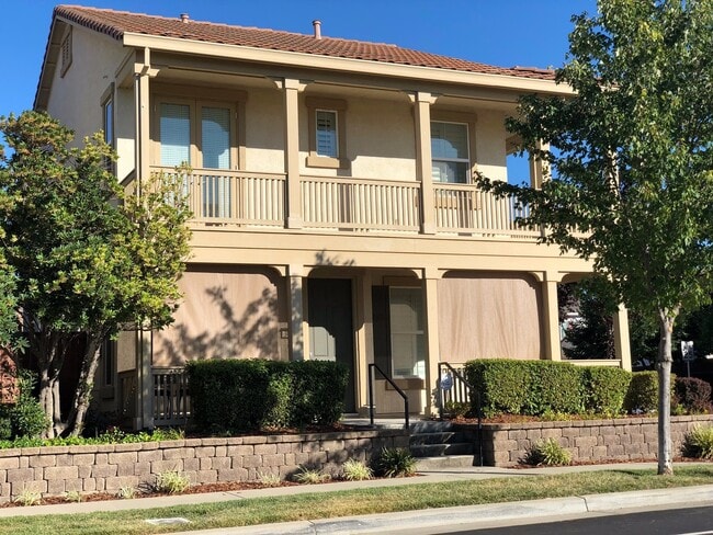 Building Photo - Beautiful 3 B/D 2.5 BA House in Roseville-COMING VERY SOON! ACT FAST AND APPLY NOW AS THIS PROPER...