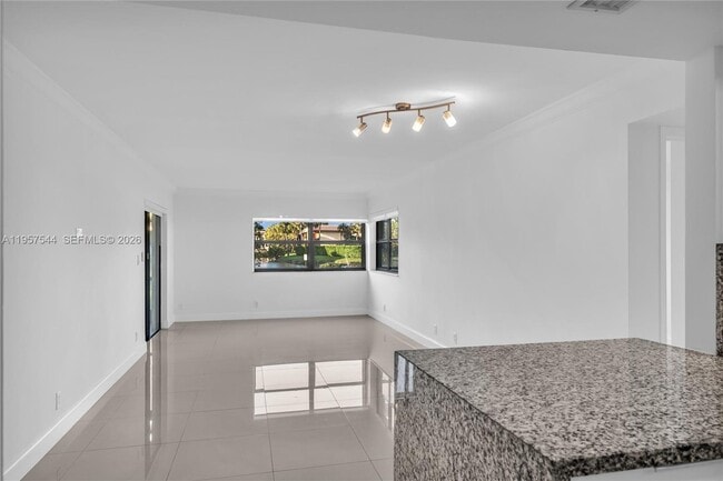 Photo - 220 Lakeview Dr Unit 113