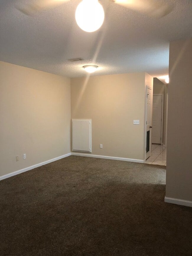 Photo - Briarwood West - 1/2 OFF FIRSTS MONTHS RENT WITH 12M LEASE!