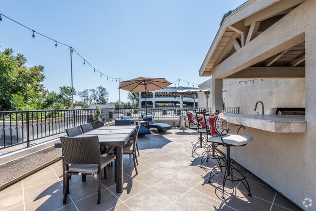 ROOF DECK