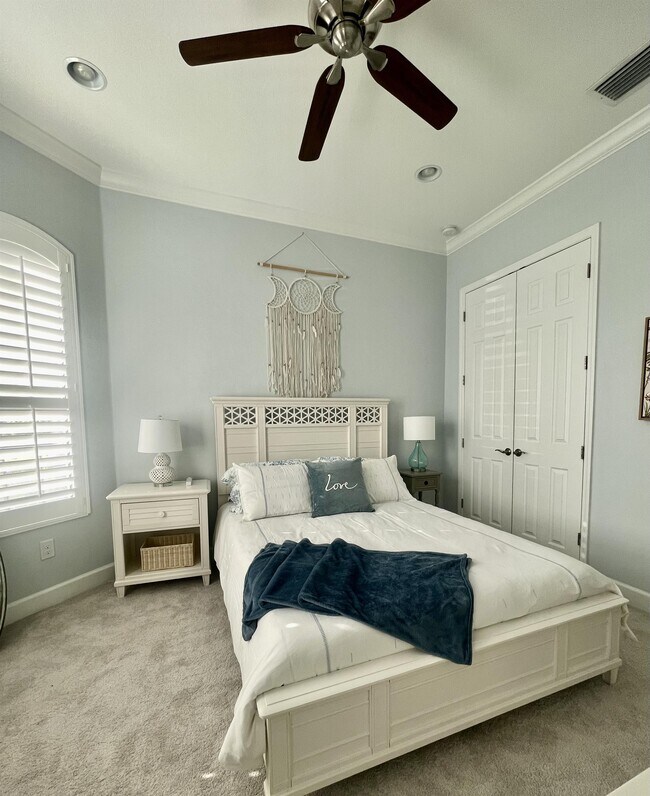 9251 Isla Bella Cir