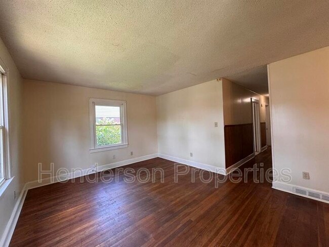 Photo - 634 N Kelly St