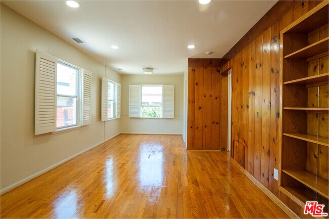 10707 Flaxton St House House - Image 