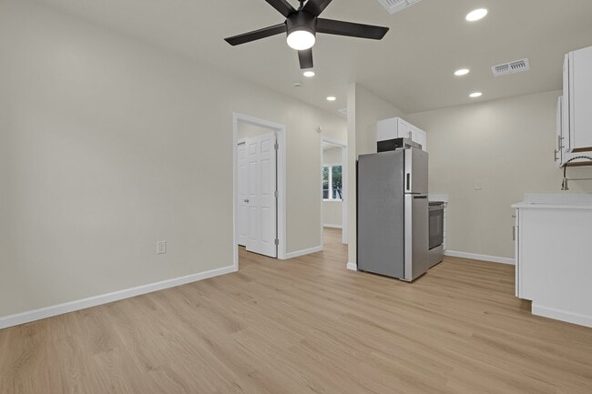 Photo - 207 E Valeska Rd