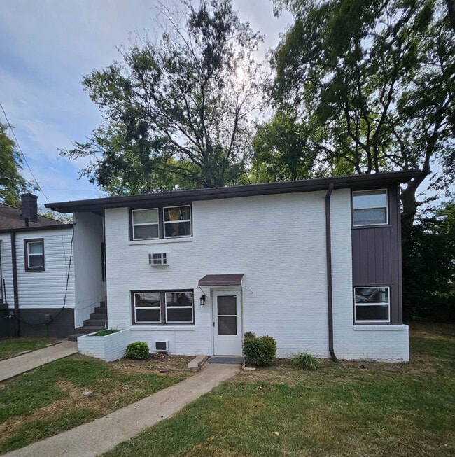 FRONT OF APT - 2400 Eden St Unit FRONT