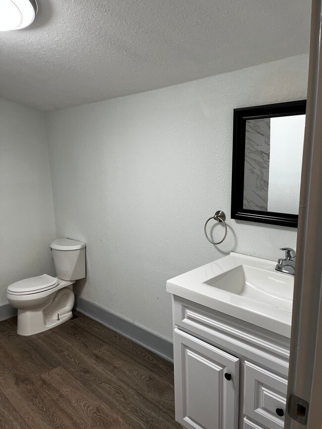 Photo - 1914 W Wildwood Dr Unit B