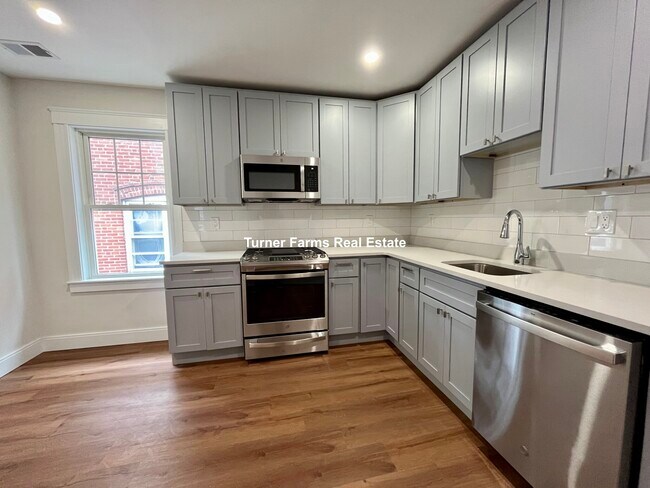 Photo - 72 Belden St Apartments