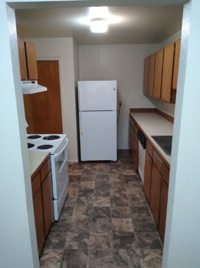 Photo - 2 bedroom 1 bath apartment very close to SUU! Unit 117 South 100 West