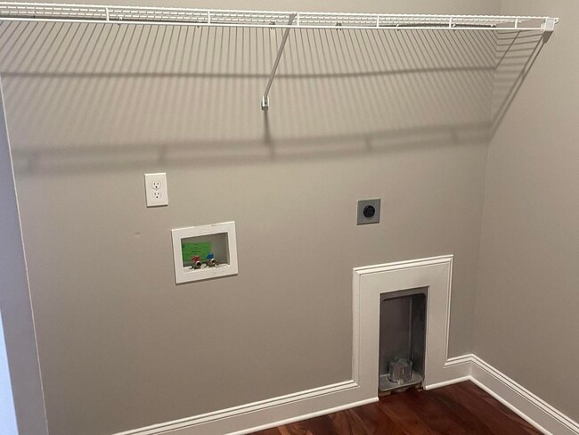 Photo - 809 Alpine Pine St