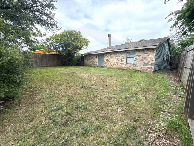 Photo - AVAILABLE NOW!!! Charming Cedar Hill, TX home with 3 bedrooms, 1 bathroom