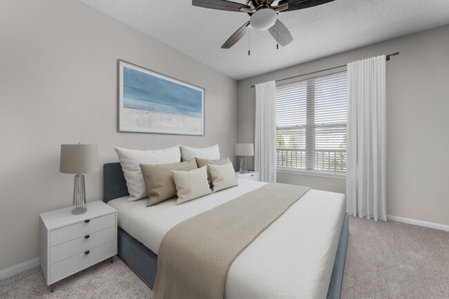 Habitaciones espaciosas que se sienten como en casa. - Farrington Midtown