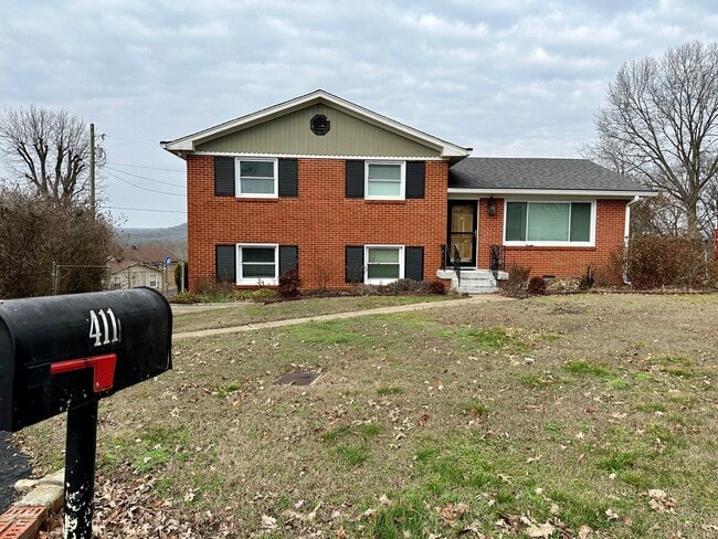 Building Photo - Remodeled beauty in Charolette Park