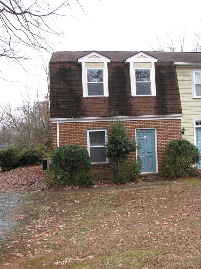 Building Photo - 1418 Ricky Rd Unit Apt #A