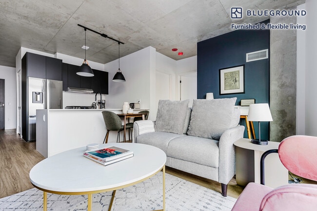 Photo - 225 N Elizabeth St Unit FL21-ID1098