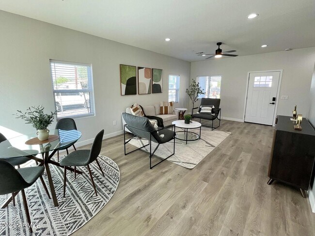 Photo - 815 E Roma Ave