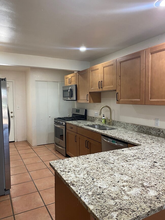 Photo - 1002 E Simmons St