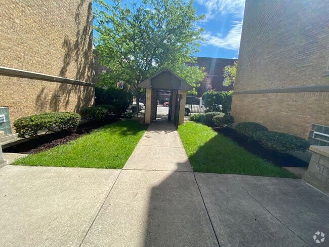 Building Photo - 4930 N Kedzie Ave Unit 2W Rental