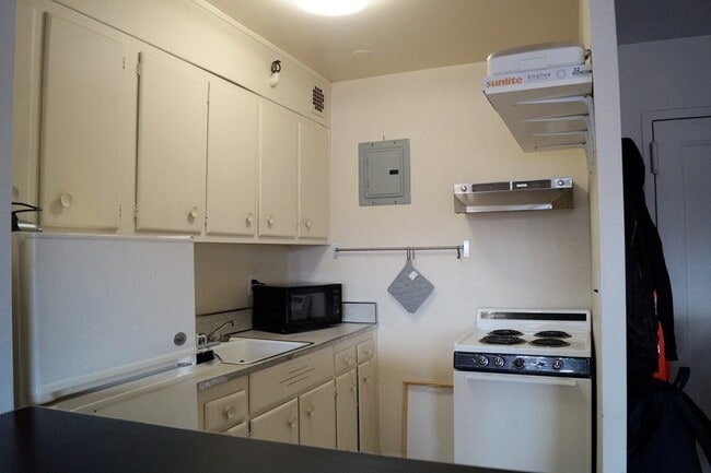 Photo - 145 Pinckney St Unit 715