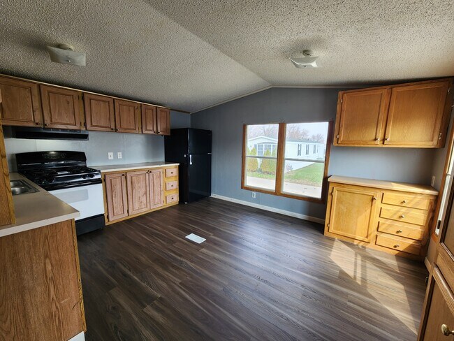 Photo - 700 W Ridgeway Ave
