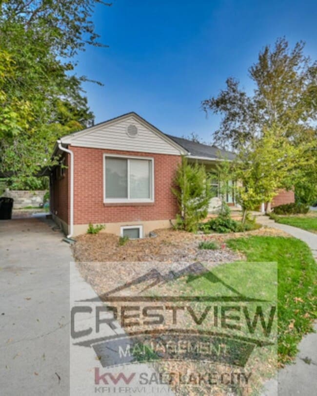 Building Photo - Martin Triplex Unit 835BASE