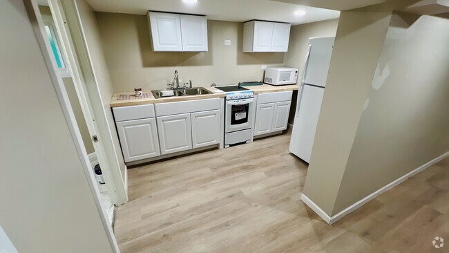 Building Photo - 2022 N Kilbourn Ave Rental