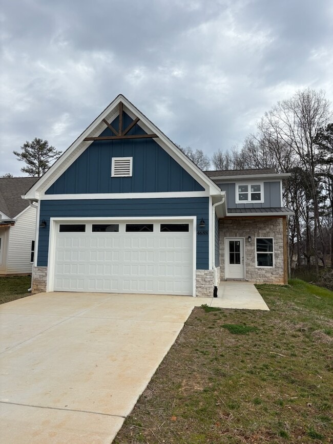 Building Photo - 4688 Heiskell Dr