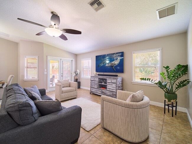 Photo - 743 SW McCoy Ave