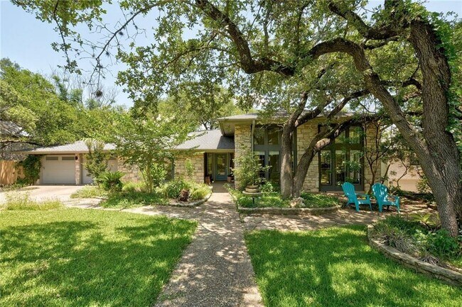Photo - 2303 Doral Dr House