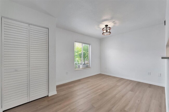 Photo - 9940 7th Way N Unidad 101