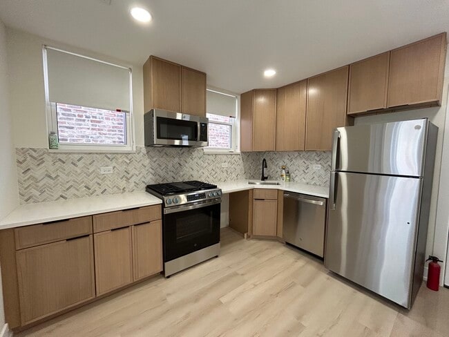 Building Photo - 1313 W Ohio St Unit 2F
